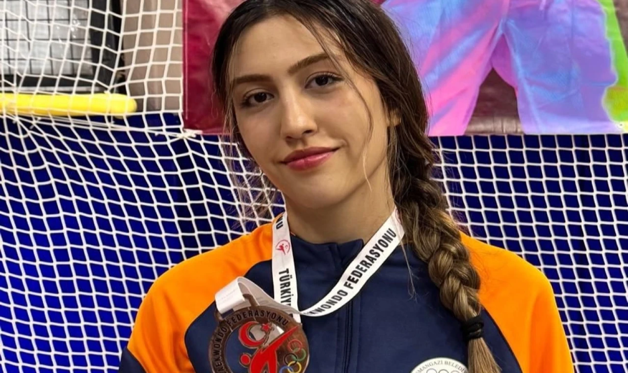 Bursa’da Osmangazili taekwondocudan bronz madalya