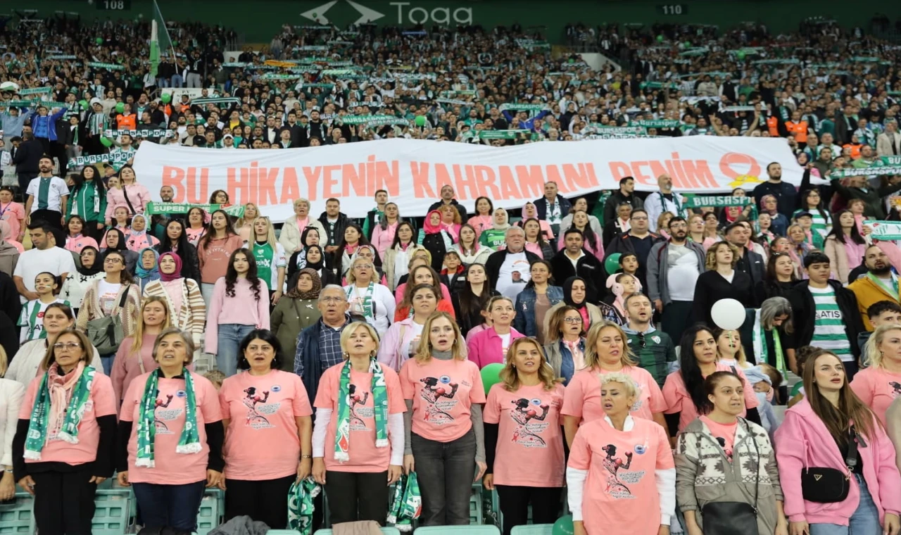 Bursa’da yeşil-beyaz tribünlerde pembe farkındalık