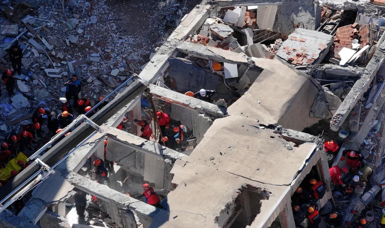 Gebze’de çöken binadan 2 acı haber daha! Ölü sayısı 4 oldu