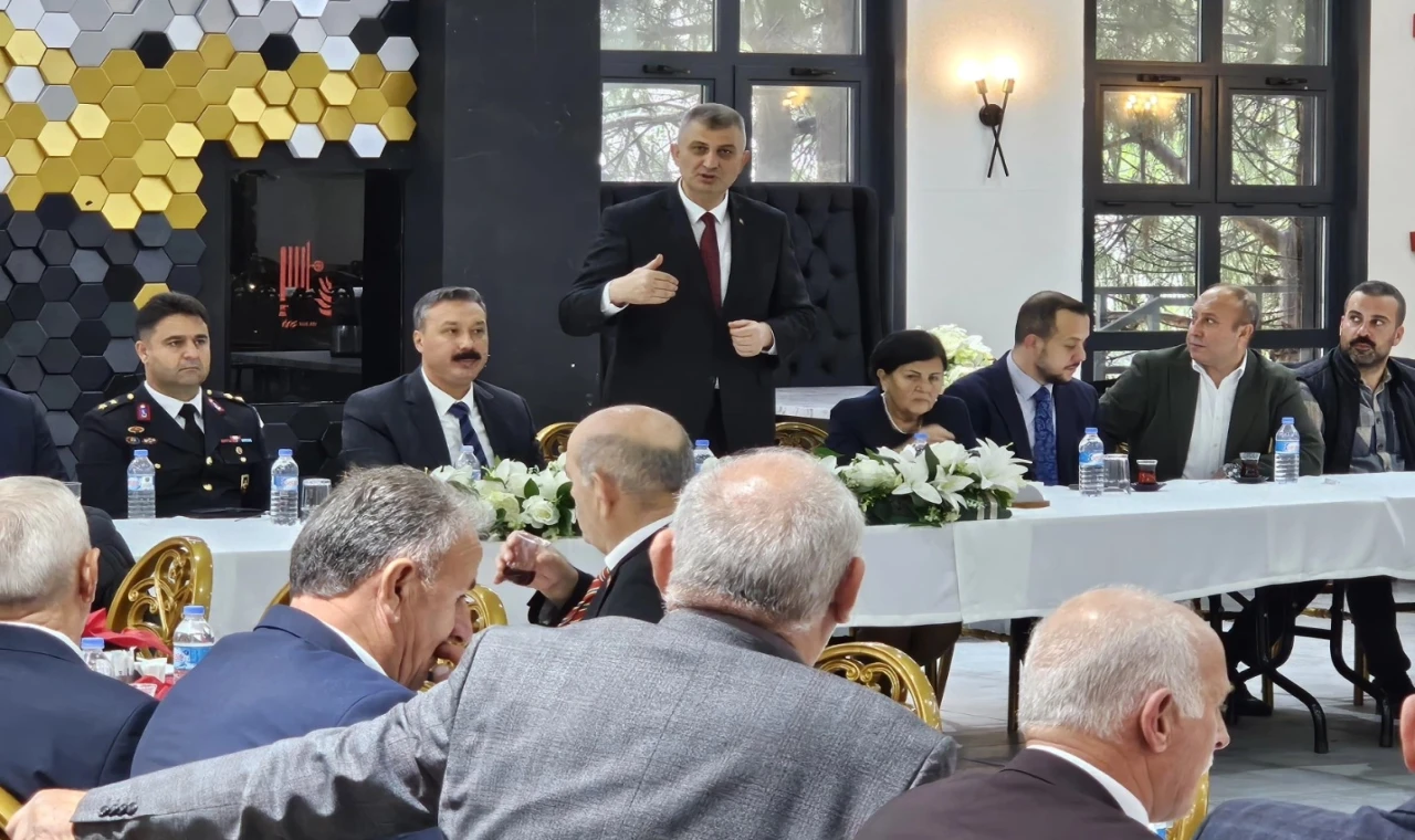 Gölcük’te muhtarların özel günü törenle kutlandı