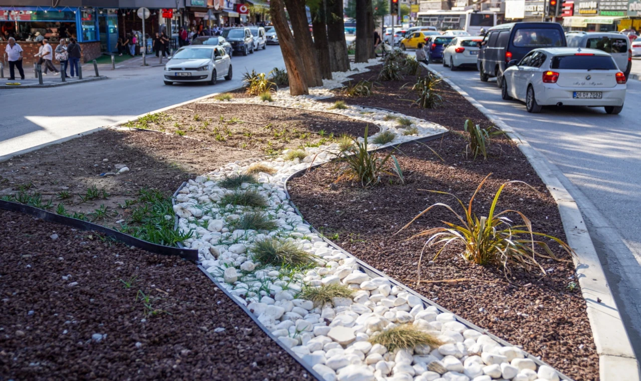 İzmir Buca’da Beyazıt Aykut Parkı yenilendi