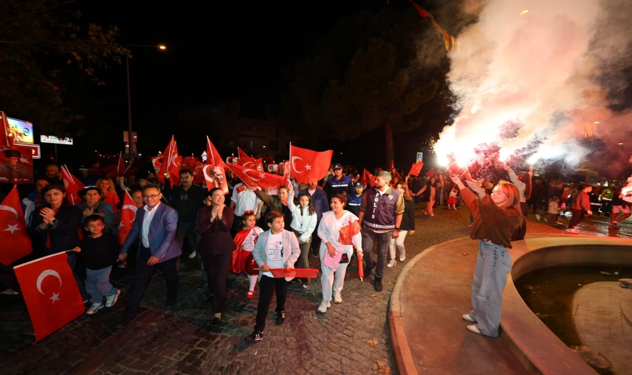 İzmir Efes’te Cumhuriyet Bayramı coşkusu meydanlara taştı