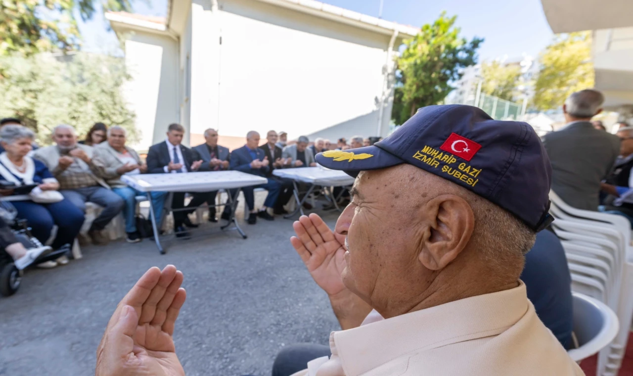 İzmir’de Başkan Tugay gazilerle buluştu