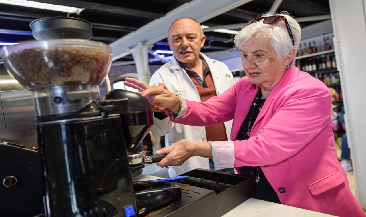 İzmir’de ileri yaş baristalar iş başında