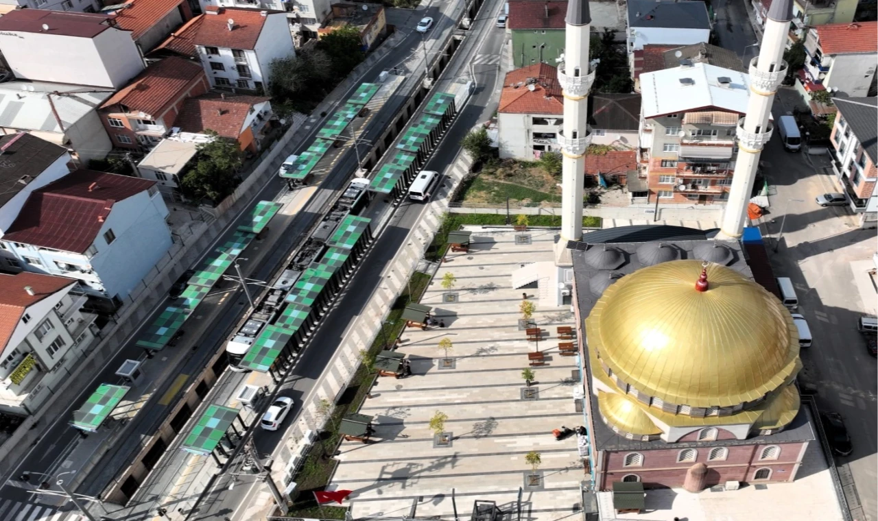 Kocaeli’de İzmit Başaran Camii Meydanı’nı yeniledi