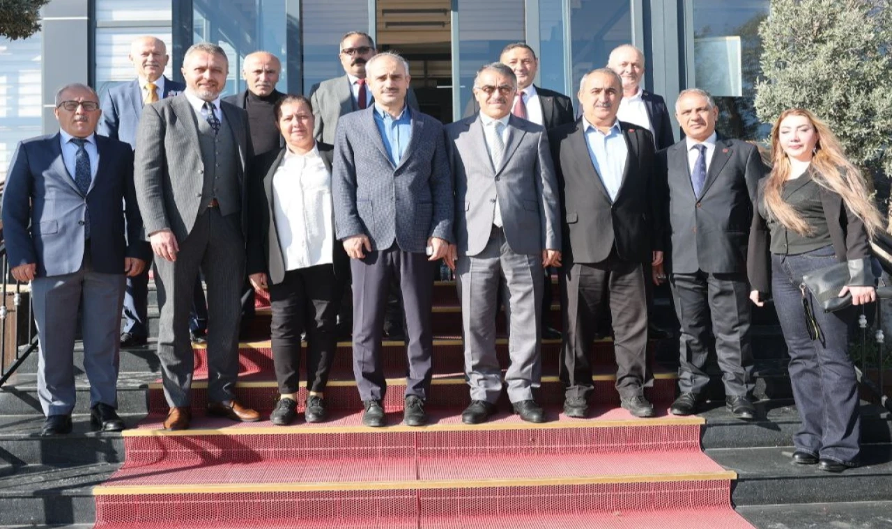 Kocaeli’de Kaymakam Önal ve Başkan Çiftçi, muhtarlarla buluştu