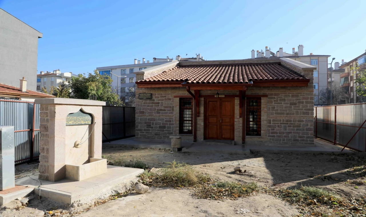 Konya Karatay’da Burhan Dede Türbesi aslına uygun şekilde ihya edildi