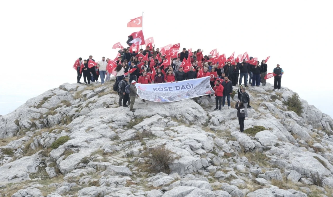 Kösedağ Zirvesine Cumhuriyet yürüyüşü
