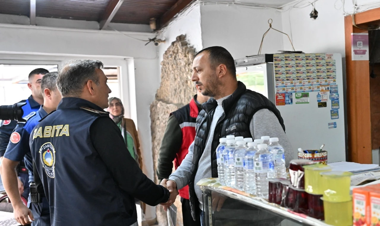Manisa Büyükşehir’den okul önlerinde seyyarlara sıkı denetim