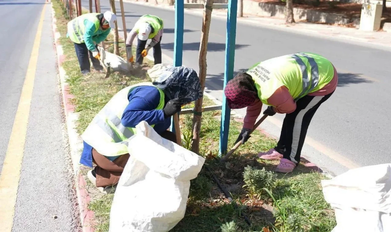 Manisa Soma’nın yolları kadın eliyle şekilleniyor