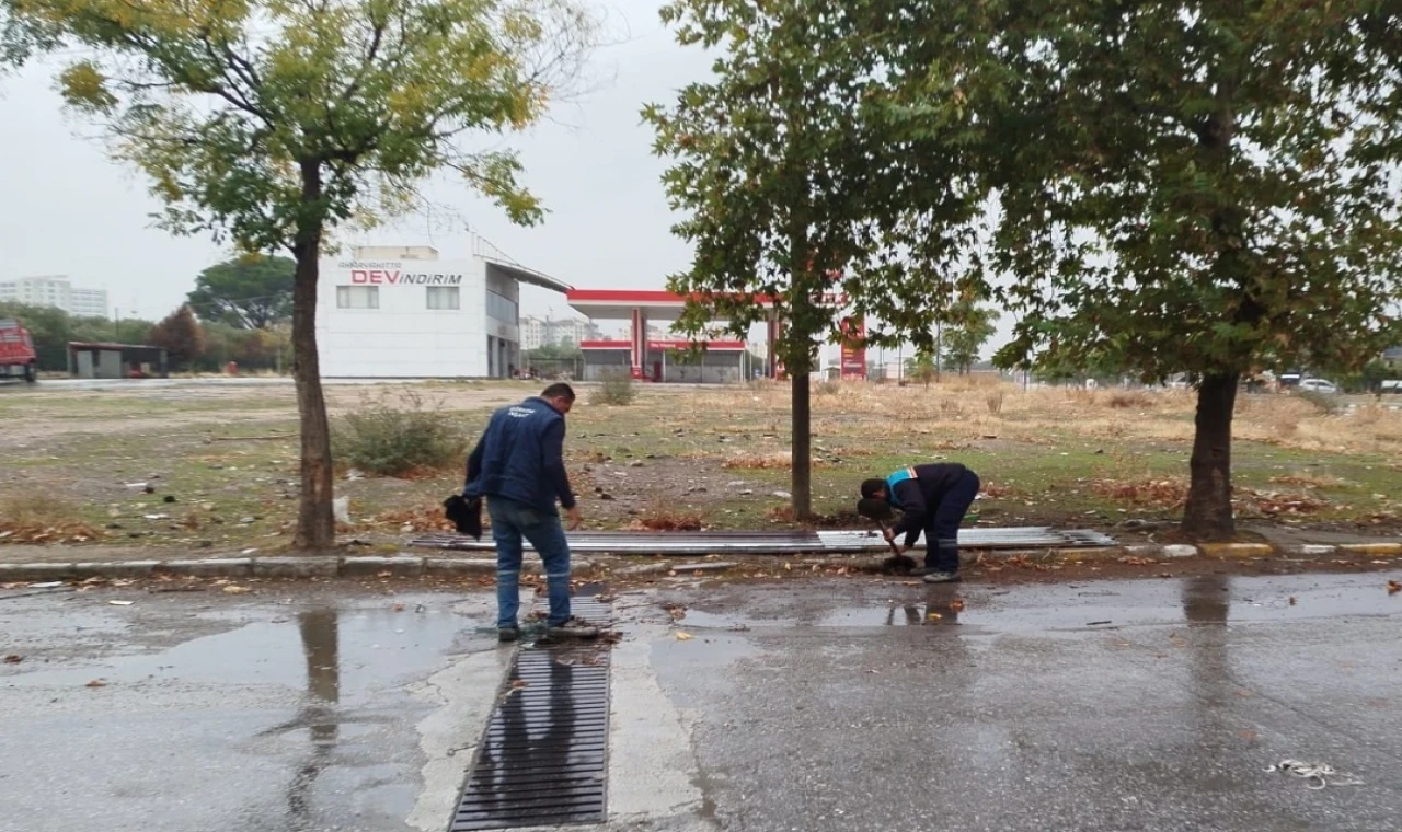 Manisa’da ekipler yağmur için sahada