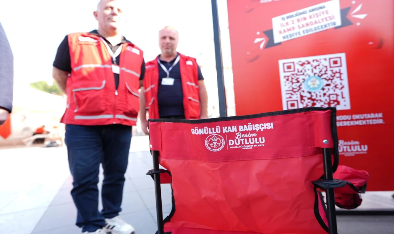 Manisa’da kamp sandalyesi hediyeli kan bağışı