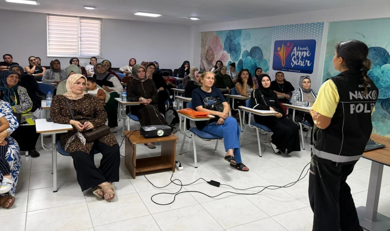 Narkotik polisinden Kocaelili annelere eğitim