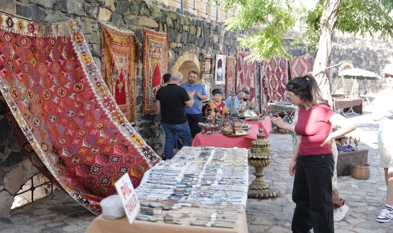 Nevşehir’de antika ve koleksiyon meraklıları tarihin merkezinde buluşuyor