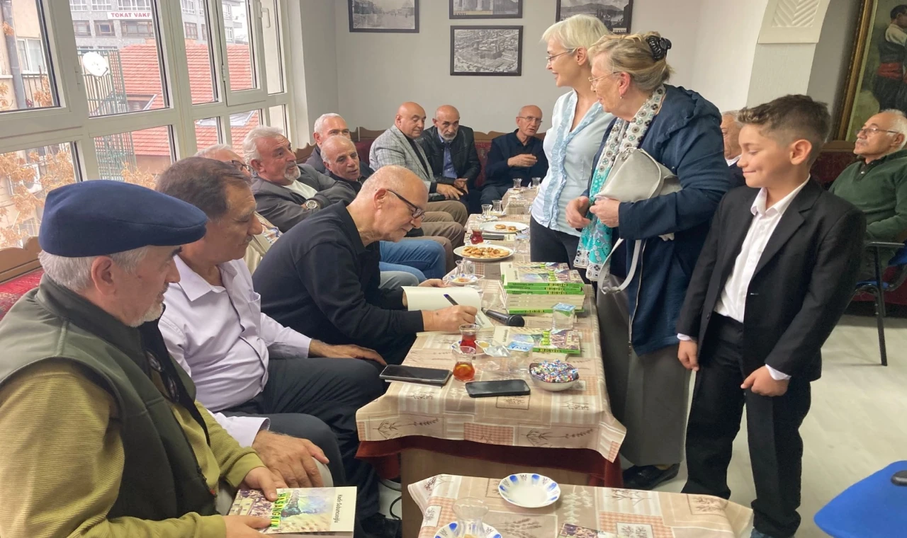 Sabuncuoğlu’nun ’Kalbimdeki Manşet: Hasangala’ okurlarıyla buluştu