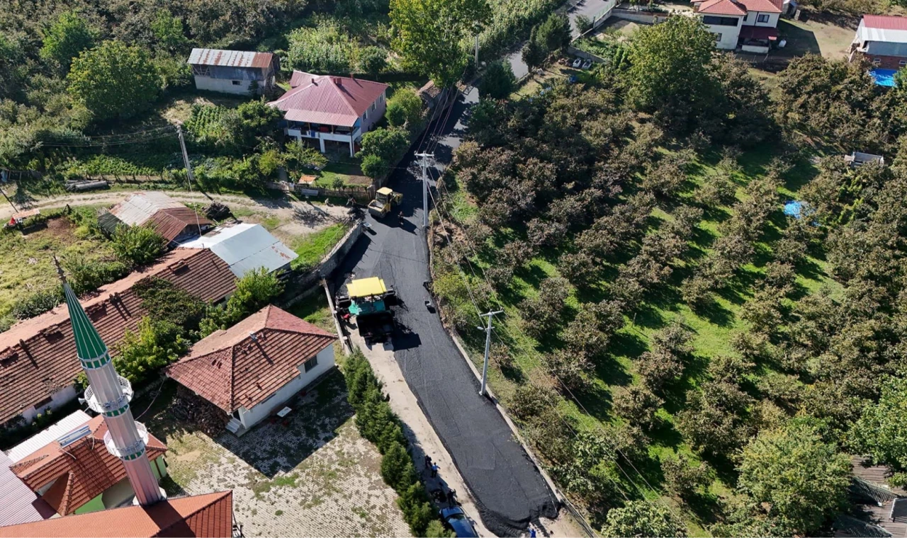Sakarya Akyazı’nın kırsal yolları Büyükşehir’le güzelleşiyor