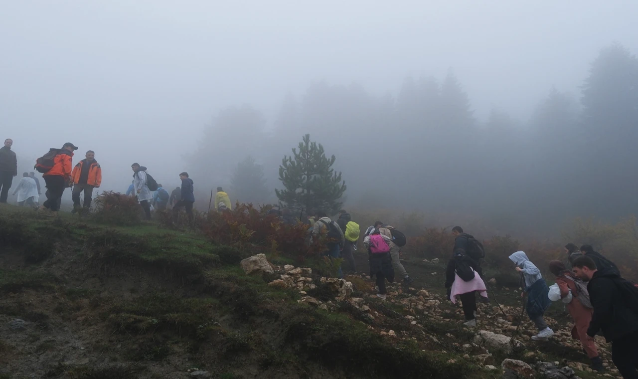 Sakarya’da sisler içindeki Kılıçkaya’da büyüleyici gün