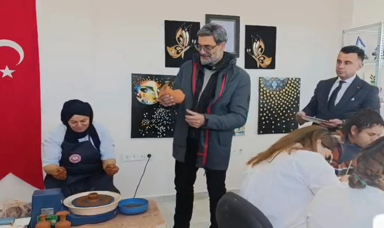 Sanatçı Uğur Işılak’tan Erzurum’da ’engelsiz’ ziyaret