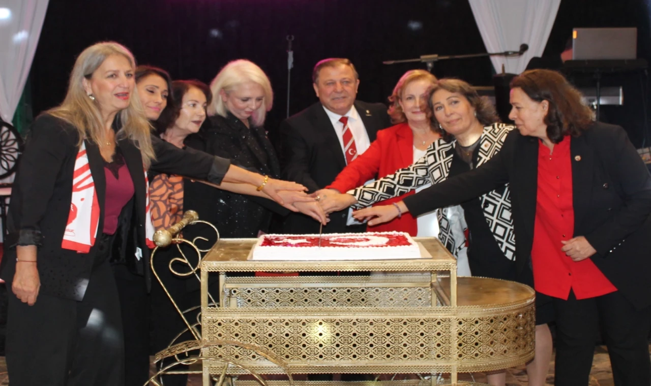 TÜED Uludağ Şubesi bu kez emeklinin sesini Cumhuriyet Balosu’ndan duyurdu