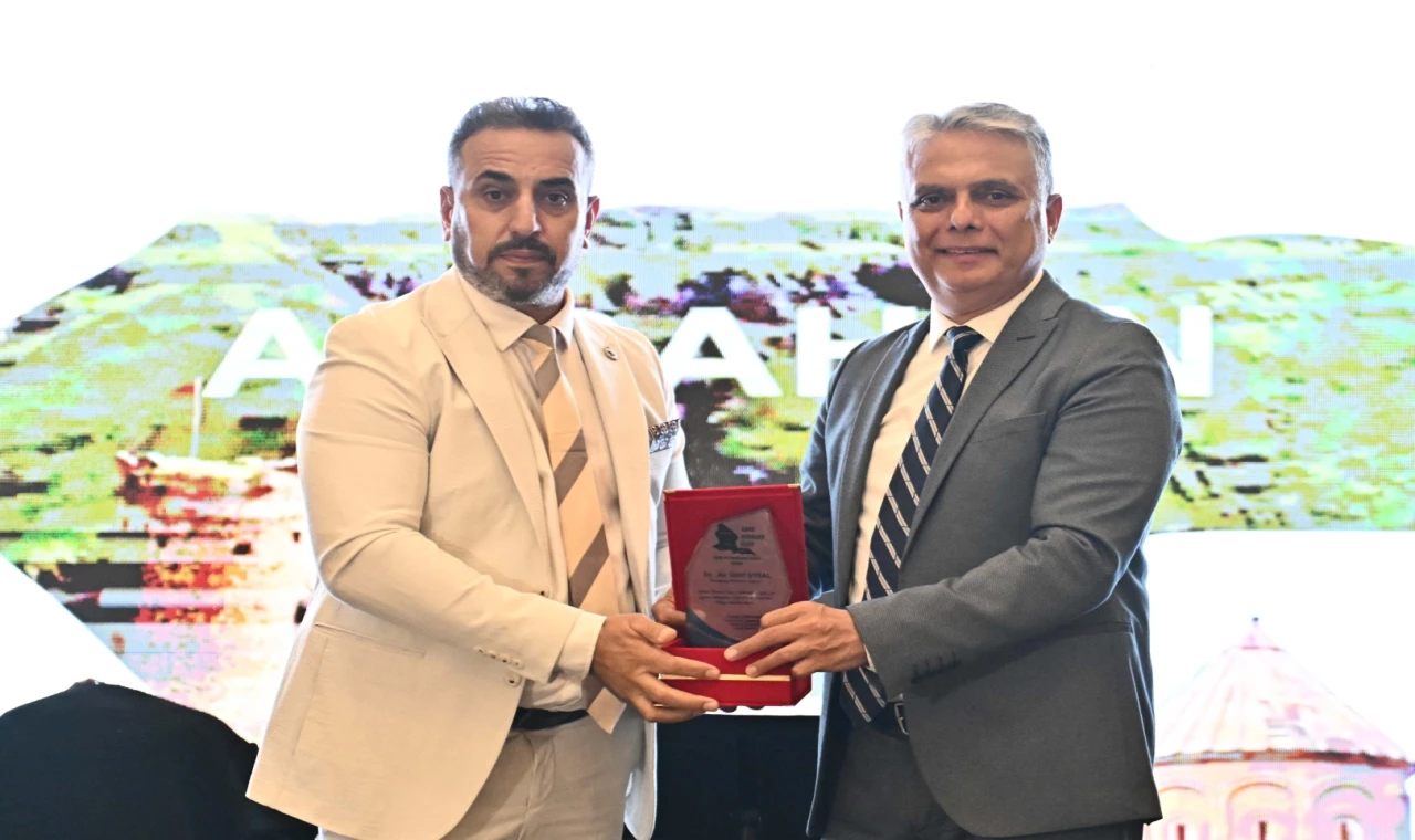 Antalya Muratpaşa’da Başkan Uysal, yöre dernekleriyle buluştu