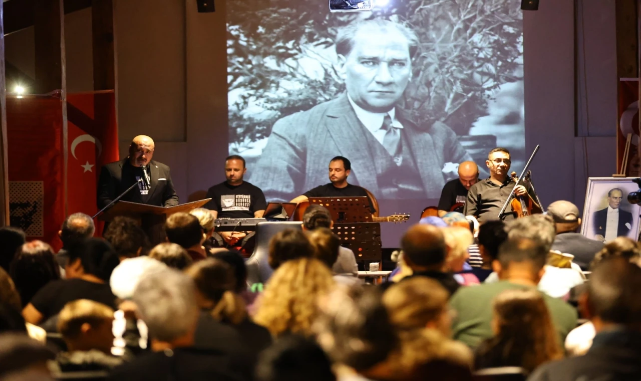 Atatürk, Efes Selçuk’ta şarkılar ve şiirlerle anıldı