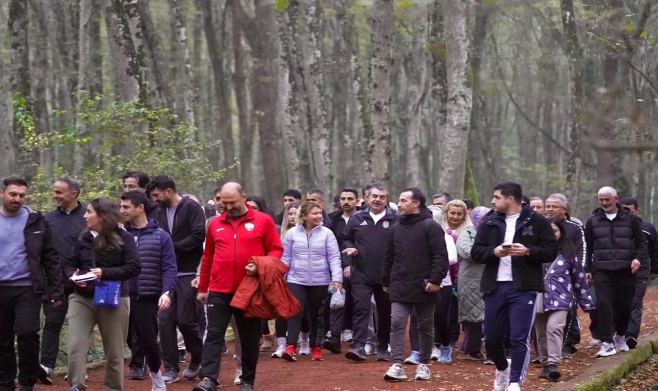 Bakan Tekin Belgrad Ormanı’nda öğretmenlerle yürüdü