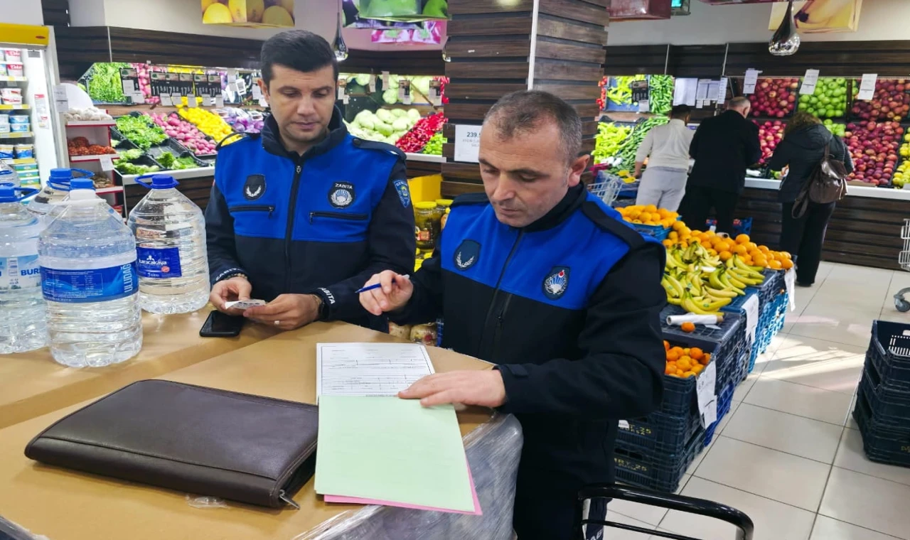 Bursa Gemlik Zabıtası’ndan çürük ürünlere tutanak, fiyat oyunlarına uyarı!