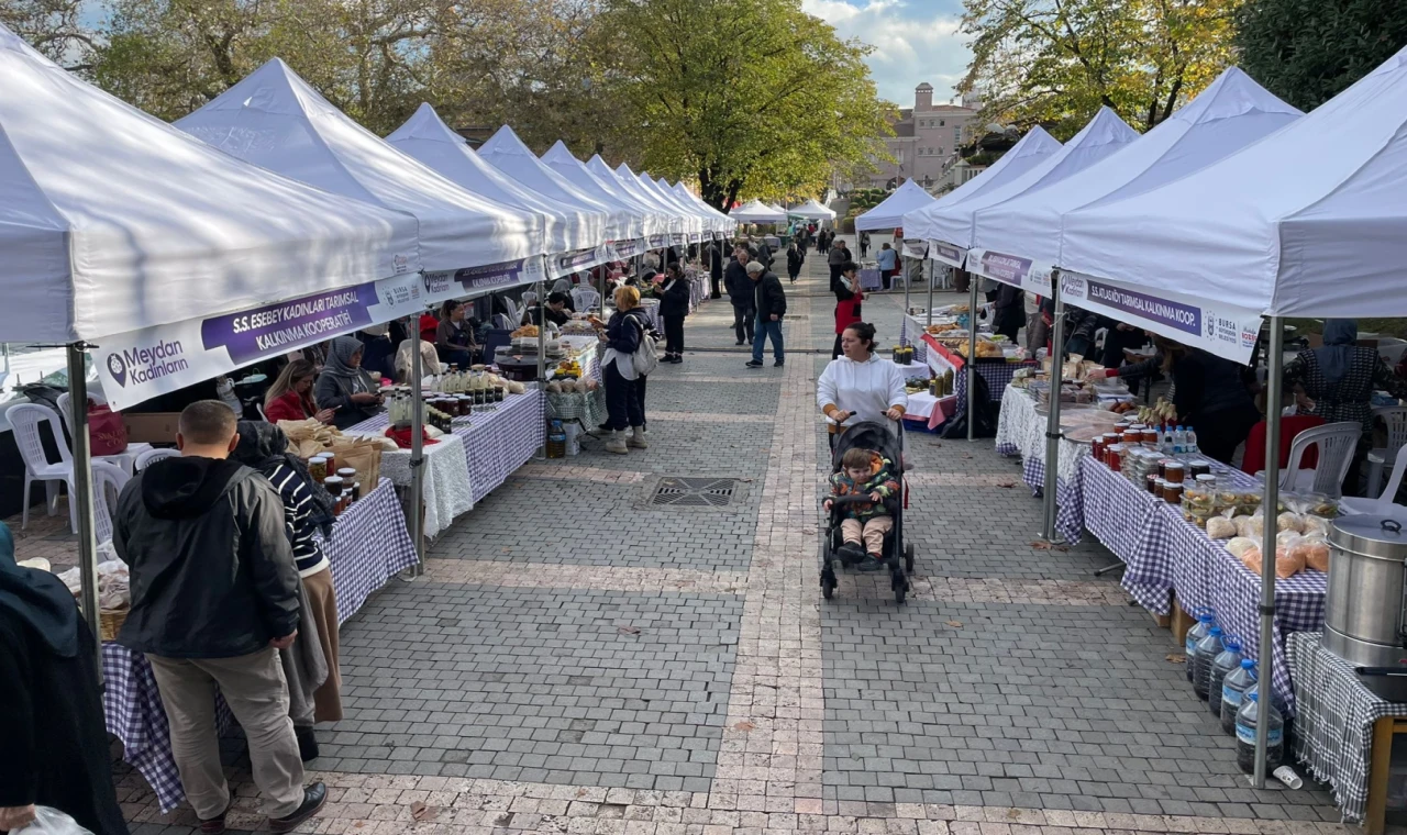 Bursa Heykel’de ’meydan kadınların’
