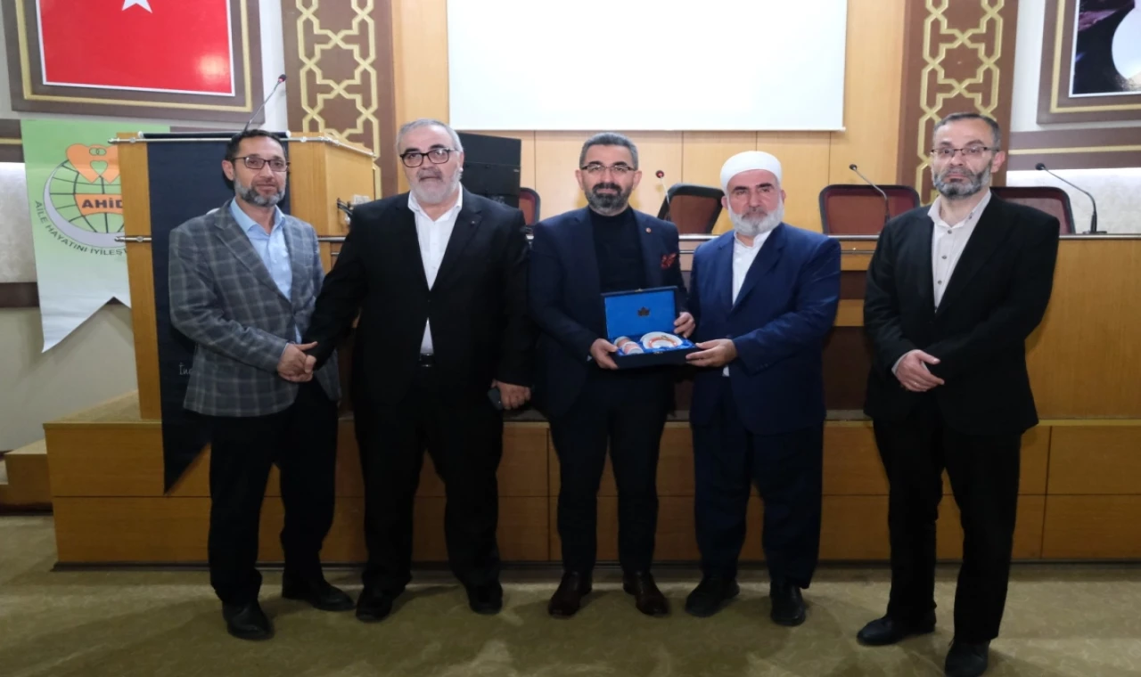 Bursa İnegöl’de Aile Okulu’nda ’tesettür ve mahremiyet’ semineri