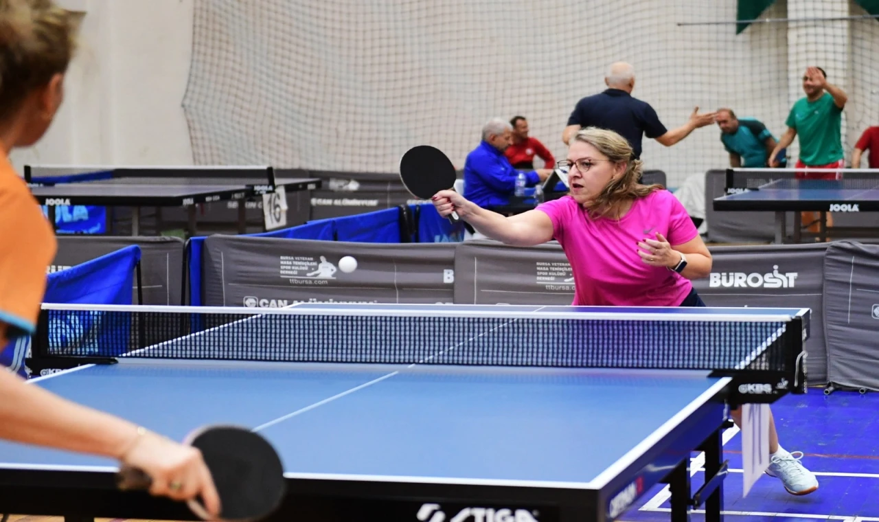 Bursa Osmangazi’de veteran sporcular final için ter döktü