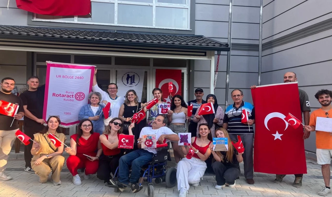 Bursa Rotaract’tan ’Cumhuriyet Yolu Projeleri’ ile anlamlı etkinlikler