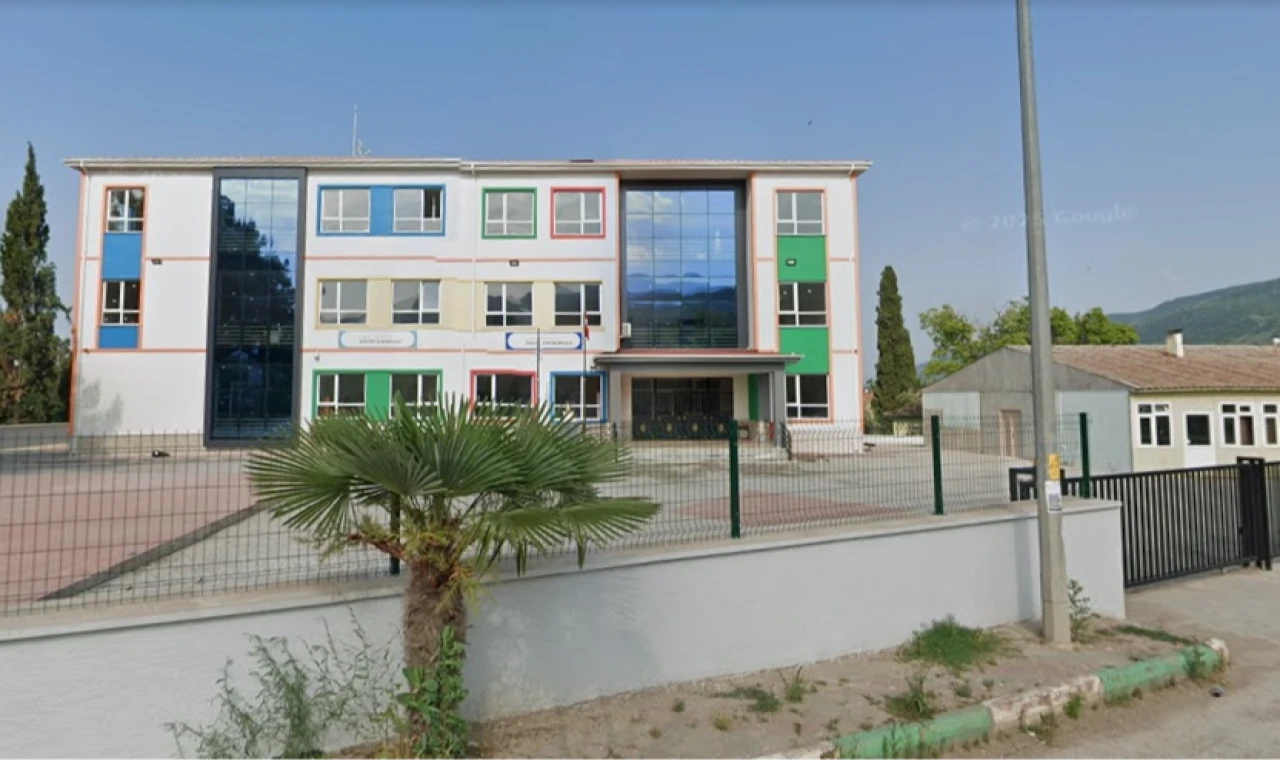 Bursa’da tavuk şnitzel ve makarna kabusu: 23 öğrenci hastanelik! Numuneler inceleniyor