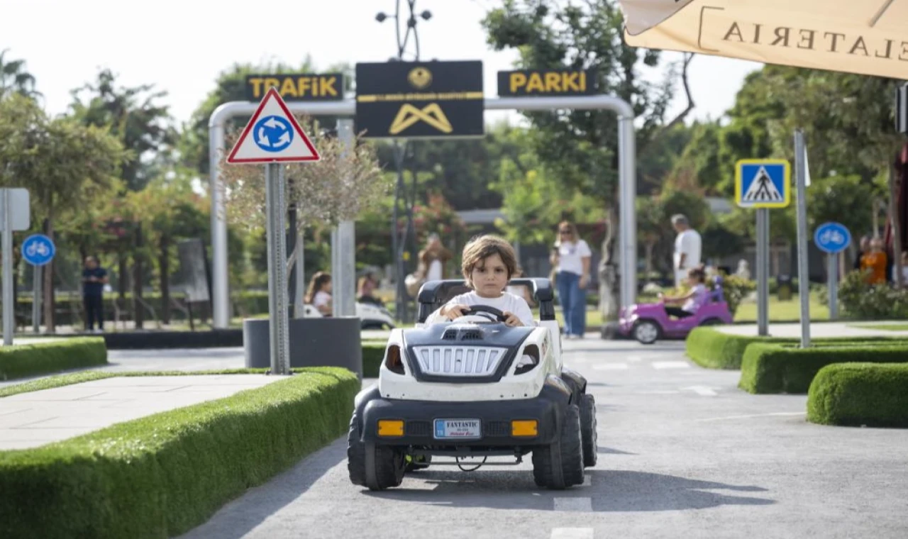 Çocuklar Trafik Parkı’na akın etti