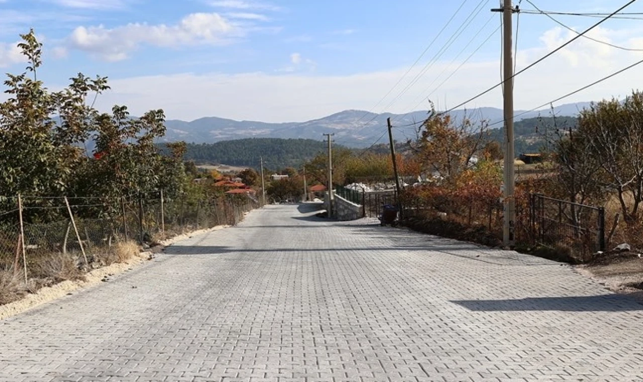 Denizli’de kilit parke çalışmalarıyla modern yol konforu