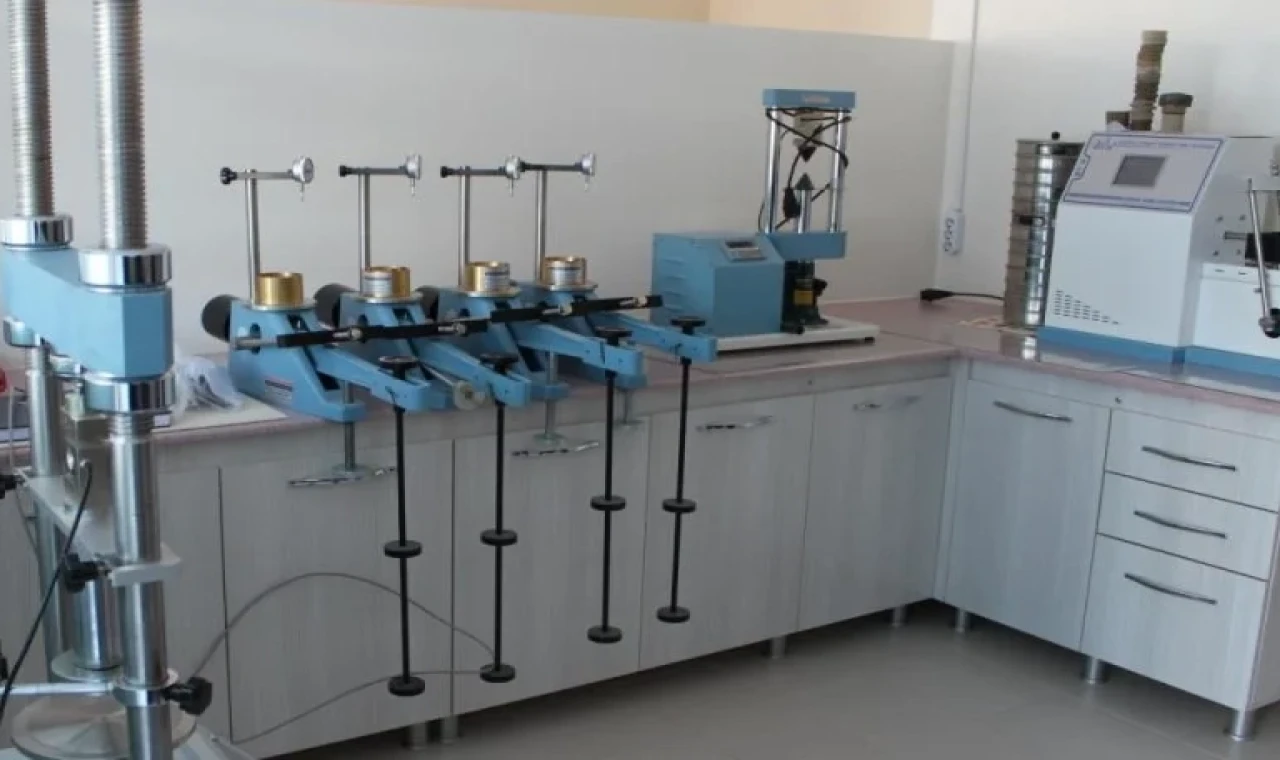 Deprem hasarlı illere ek laboratuvar izni... Yapı Malzemeleri ve Zemin Laboratuvarları Yönetmeliği’nde kapsamlı değişiklik