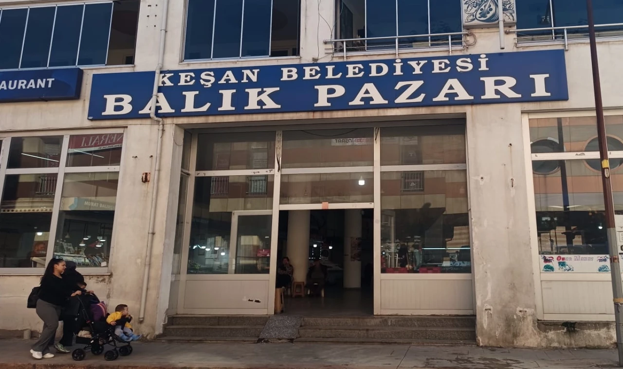 Edirne Keşan Balık Pazarı’nda kanalizasyon sorunu sürüyor!