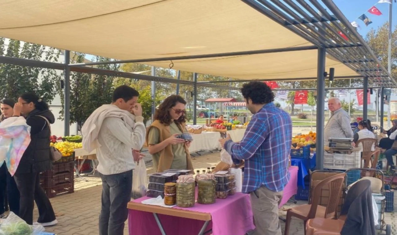 Efes Tarlası’nda üretici de tüketici de memnun