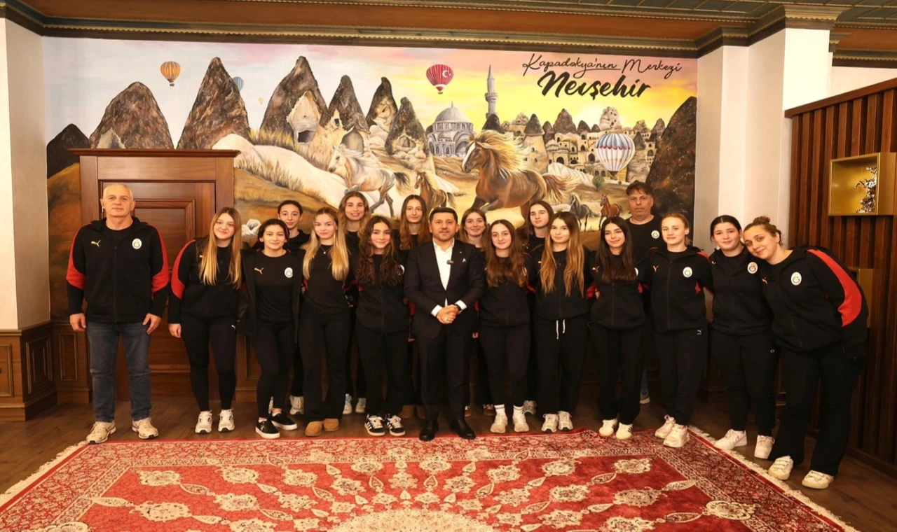 Galatasaray Sutopu Takımı’ndan Başkan Arı’ya ziyaret