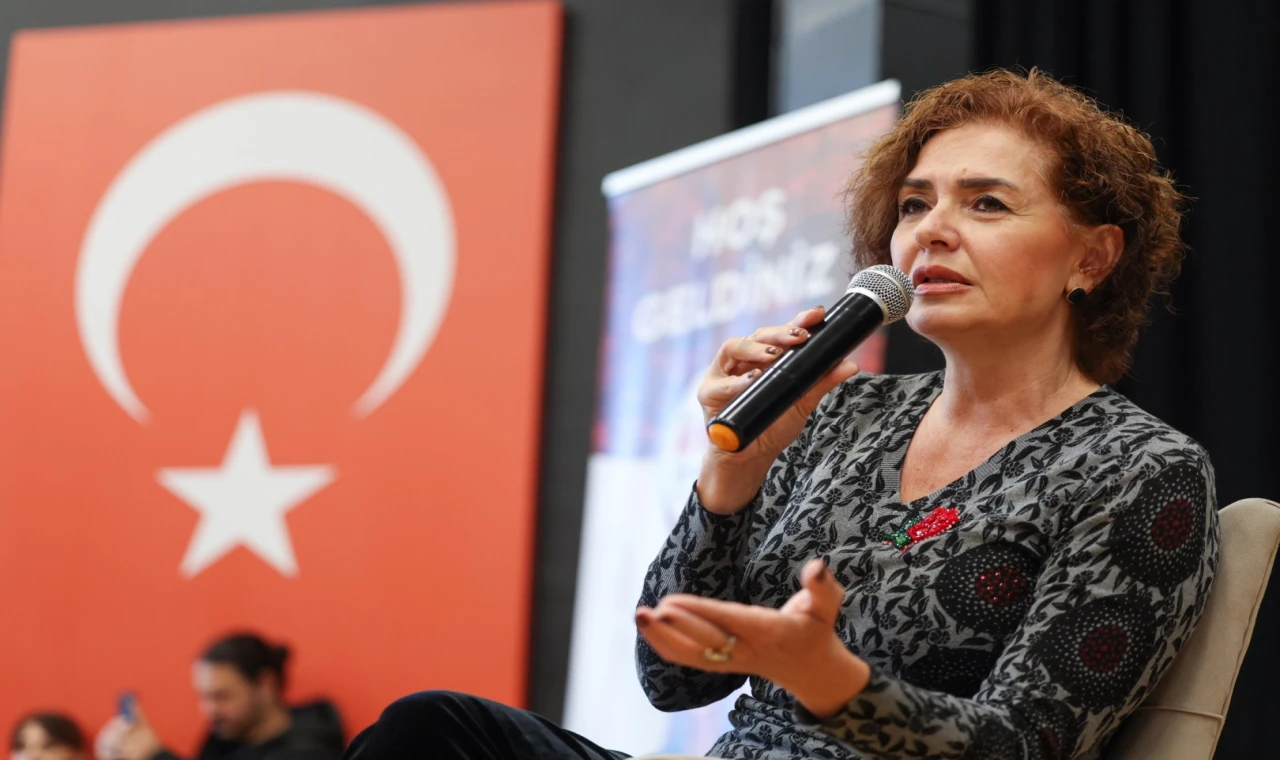 Gazeteci Özlem Gürses’ten Bakırköy’de ’umutlu’ konuşma