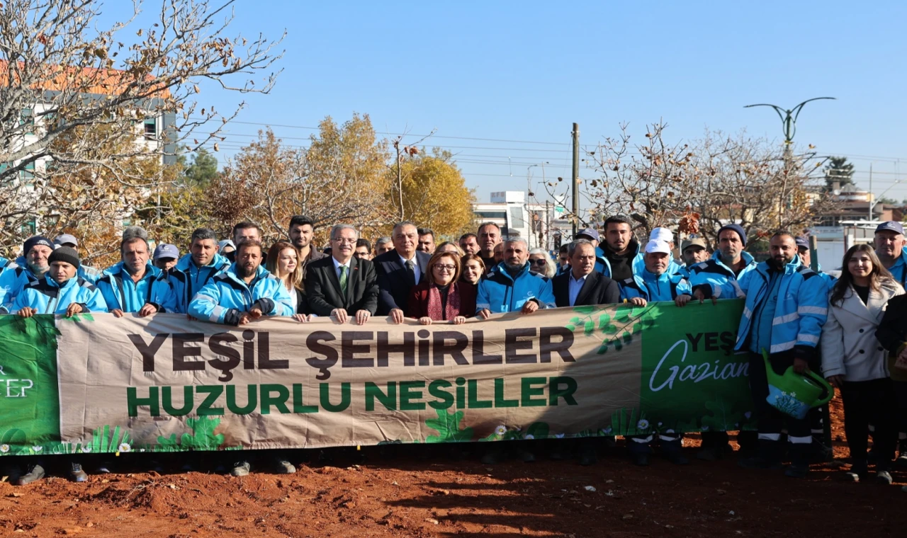  Gaziantep’te YEŞİLANTEP projesiyle fidanlar toprakla buluşuyor