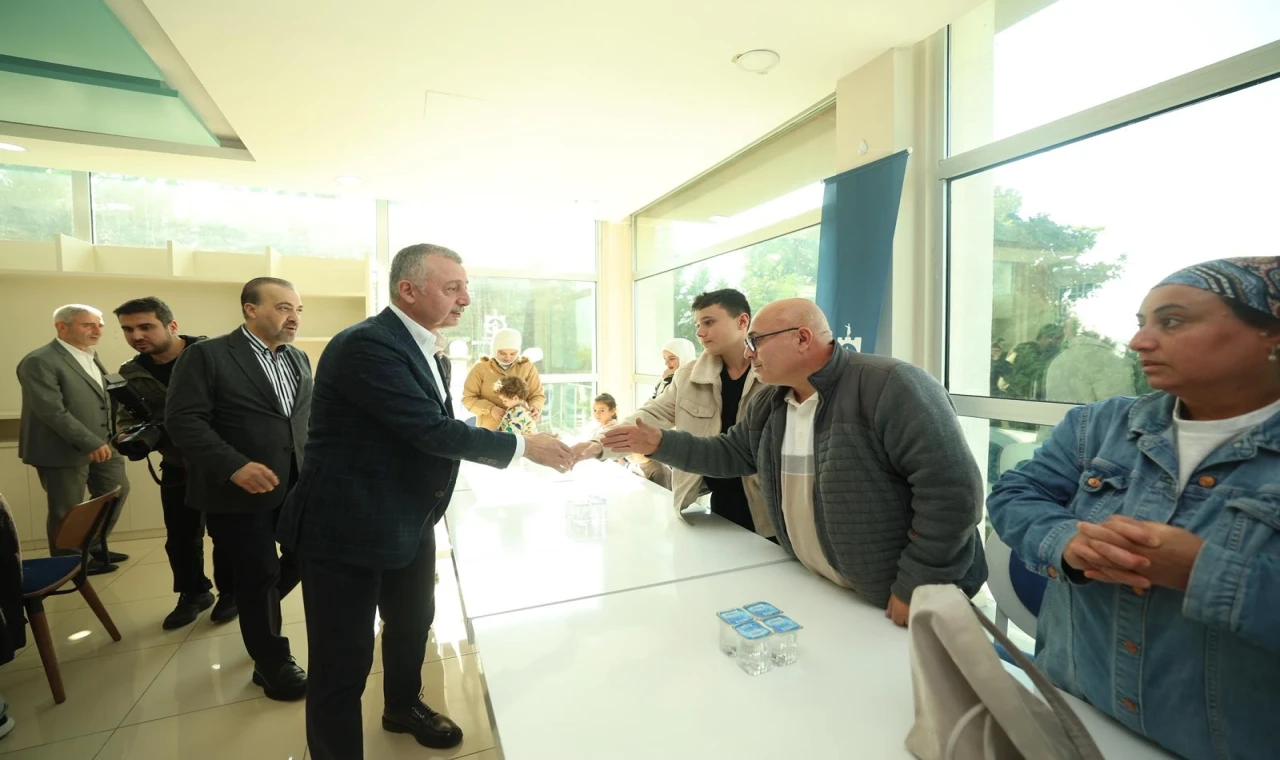 Gebze’de evlerine giremeyen ailelere moral ziyareti