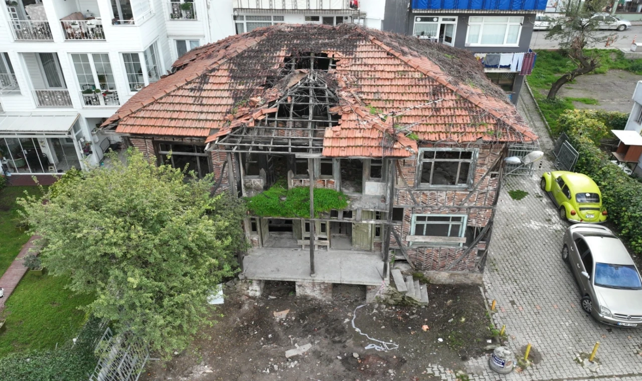Gölcük’te tarihi yapı kütüphaneye dönüşüyor