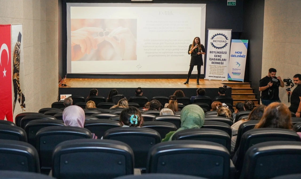 İstanbul Beylikdüzü’nde ’Evlilik Okulu’ başladı