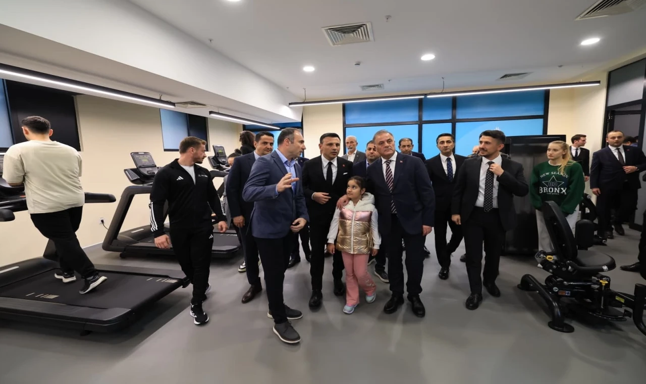 İstanbul Büyükşehir’den yeni gençlik adımı.... Yurt binası artık gençlik üssü