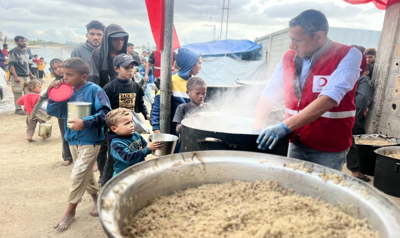 İyilik gemisi yardımları Gazze’de... Sıcak yemekler günlük 35 bine yükseldi