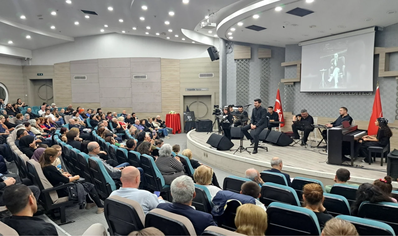 İzmir Bornova’da 10 Kasım’da duygu dolu gece