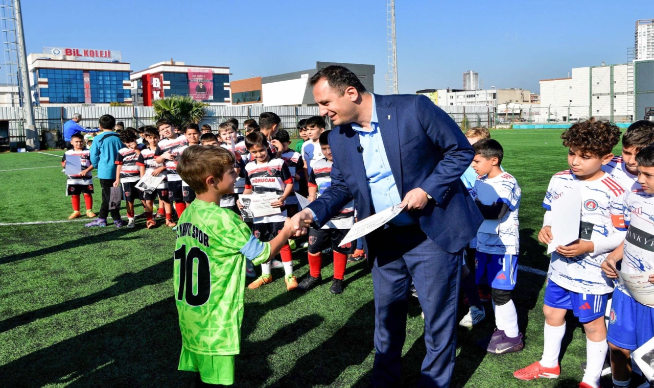 İzmir Bornova’da minikler Atatürk’ü turnuva ile andı