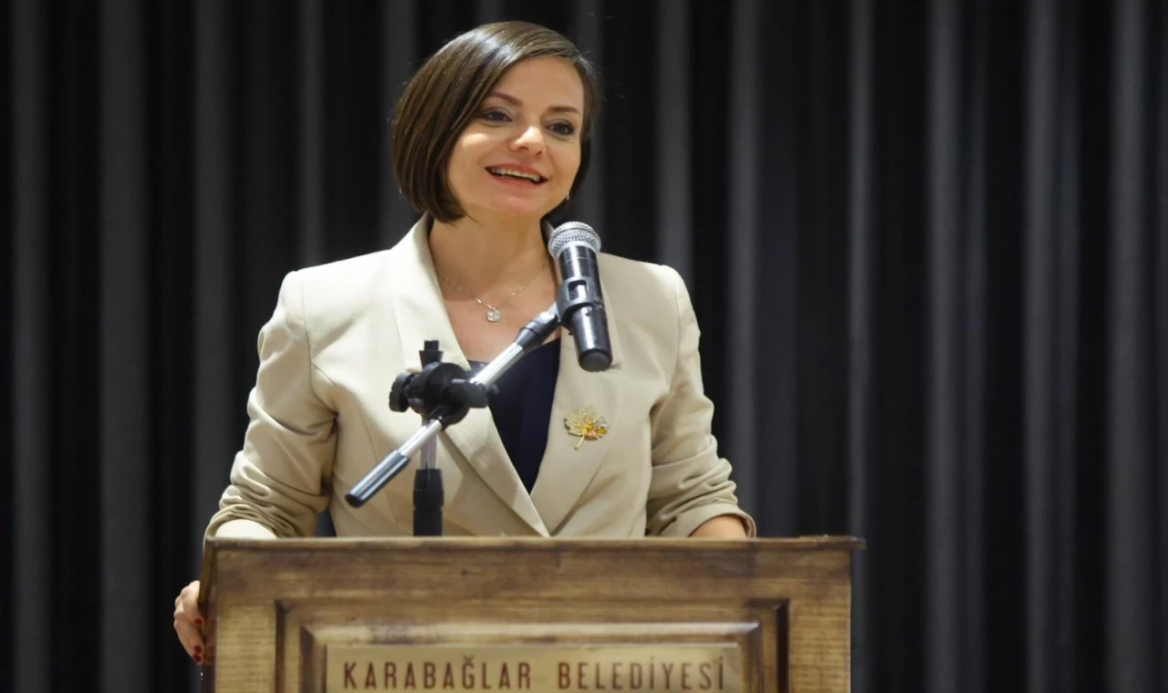 İzmir Karabağlar ‘da eğitim emekçilerine anlamlı gece