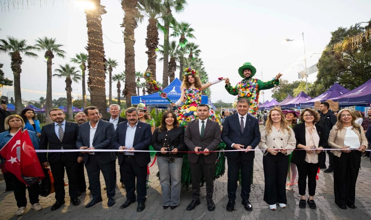 İzmir Kültürpark’ta rengarenk buluşma