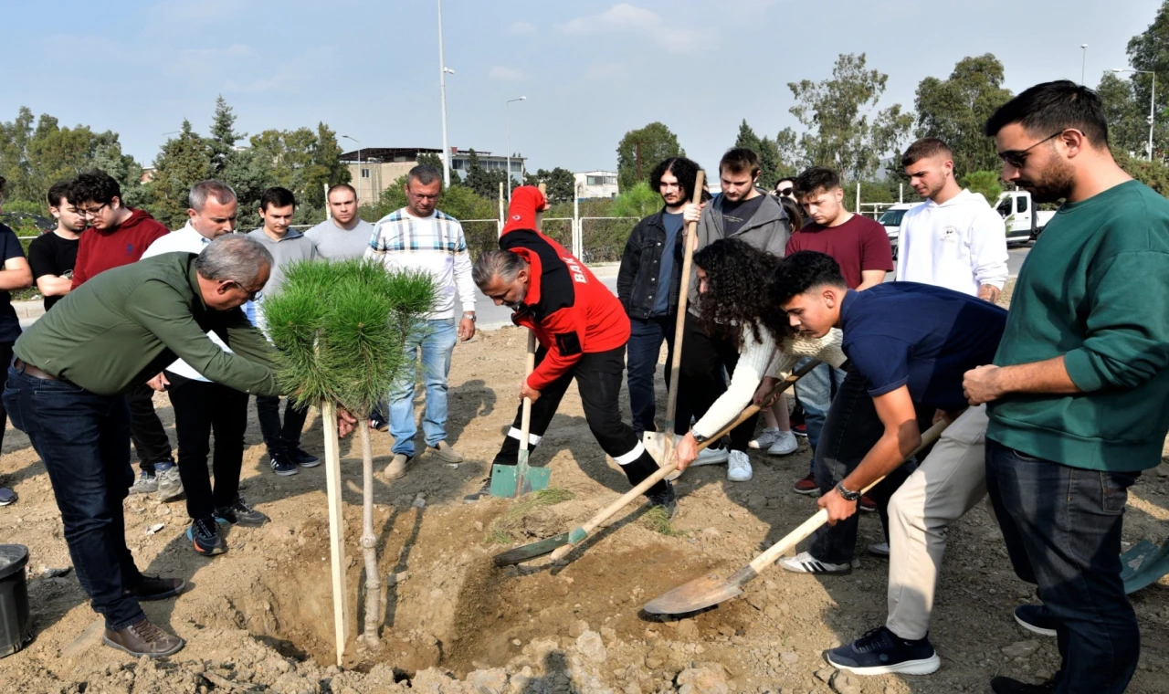 İzmir’de gençlerin eliyle daha yeşil Bornova